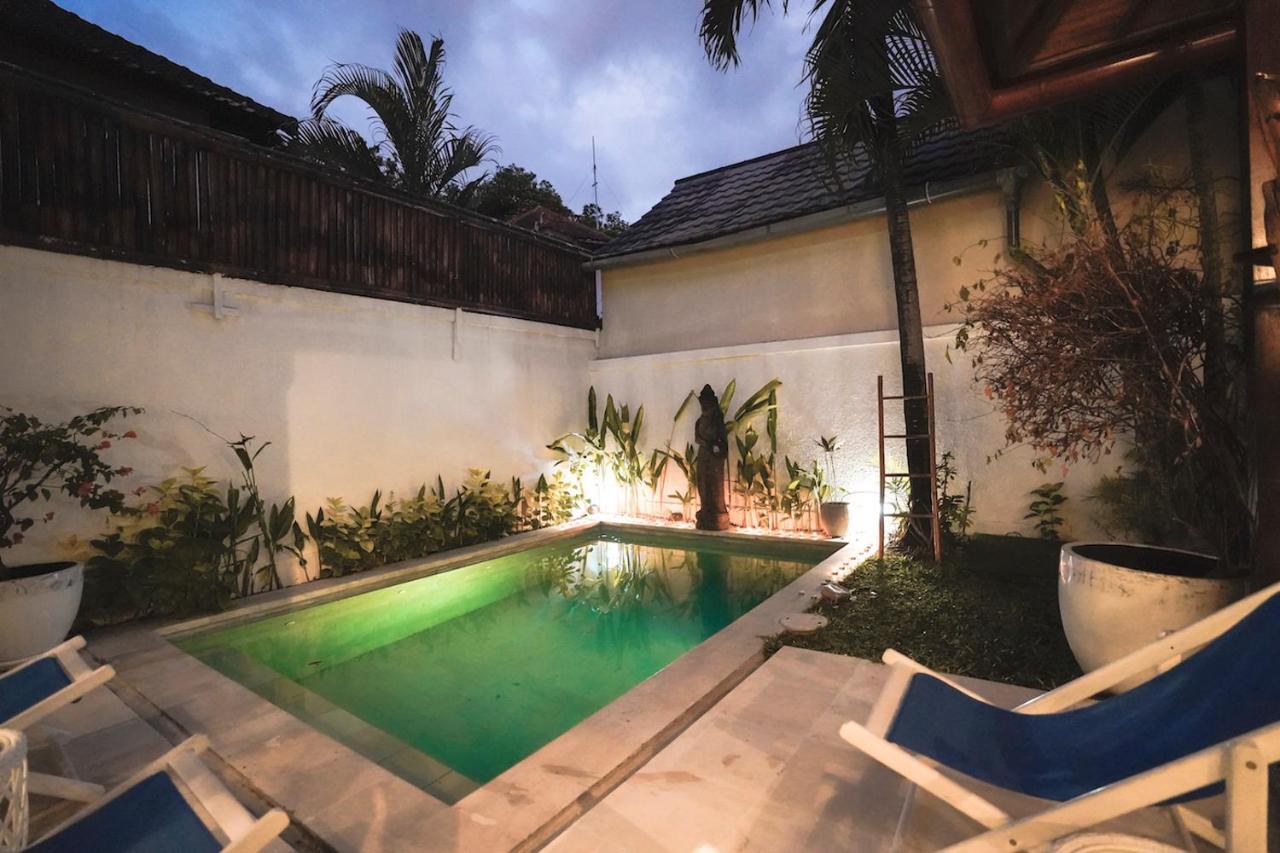 Dewi * Seminyak (Bali)
